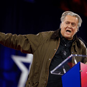 "Faremo cadere Papa Francesco", il piano di Bannon nelle mail a Epstein