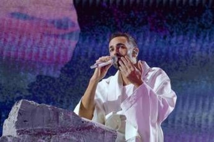 Marco Mengoni apre 'Allo Sbagliato', un locale di musica e comicità a Milano: "Sarà offline, no smartphone" Marco Mengoni apre 'Allo Sbagliato', un locale di musica e comicità a Milano: "Sarà offline, no smartphone"