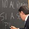 Conte a scuola, il messaggio contro il riarmo: c'è un errore alla lavagna Conte a scuola, il messaggio contro il riarmo: c'è un errore alla lavagna