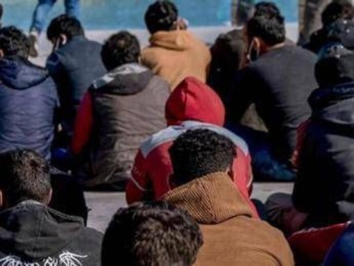 Dalla Libia al porto di Pozzallo con 72 migranti a bordo, arrestati 3 scafisti Dalla Libia al porto di Pozzallo con 72 migranti a bordo, arrestati 3 scafisti