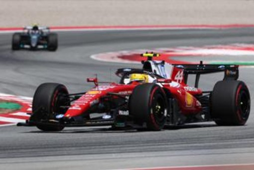 Formula 1, incidente Russell-Hamilton: Mercedes ritirata, penalità per Lewis Formula 1, incidente Russell-Hamilton: Mercedes ritirata, penalità per Lewis