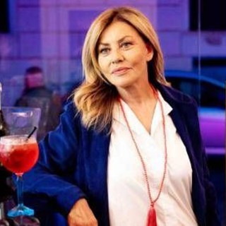 Eva Grimaldi a La volta buona: &quot;Ho rischiato la vita per rifare il seno&quot;