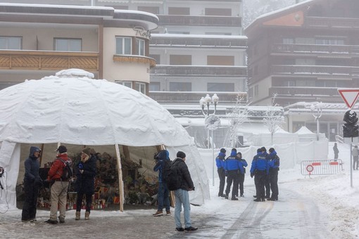 La vicesindaca di Crans Montana “Chiediamo scusa per le mancanze sui controlli”