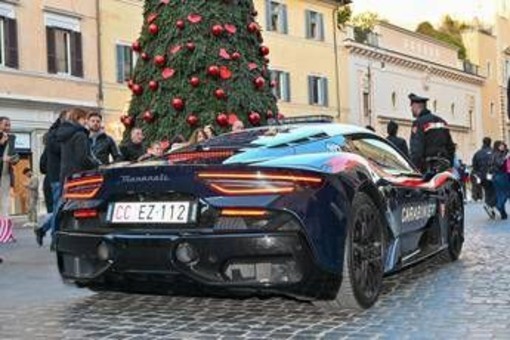 Ai Carabinieri nuova Maserati per trasporti sanitari urgenti, Luongo: ''Sempre pronti a intervenire'' Ai Carabinieri nuova Maserati per trasporti sanitari urgenti, Luongo: ''Sempre pronti a intervenire''