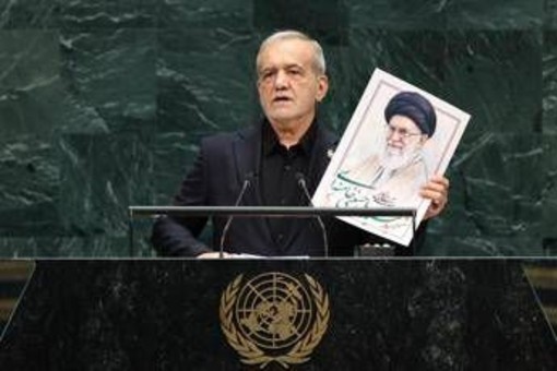 Iran, Pezeshkian: "Per Trump siamo terroristi? Noi vittime di terrorismo". La delegazione Usa lascia l'aula Iran, Pezeshkian: "Per Trump siamo terroristi? Noi vittime di terrorismo". La delegazione Usa lascia l'aula