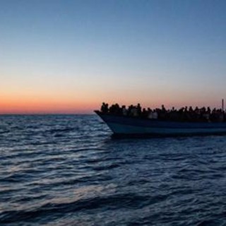 Migranti, raffica di sbarchi a Lampedusa: arrivate quasi 700 persone in poche ore