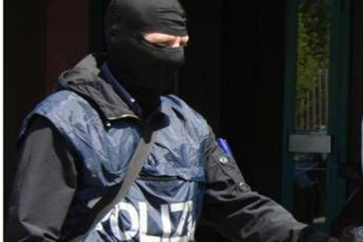 Siena, odio razziale e apologia fascista e nazista: denunciati 13 minori Siena, odio razziale e apologia fascista e nazista: denunciati 13 minori