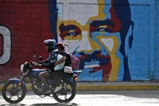 Venezuela, Trump chiude era di Maduro: gli scenari. Caracas: "Ci difenderemo"
