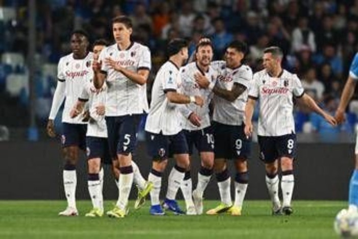 Napoli-Bologna 0-2, Orsolini raddoppia su rigore (con Var) e gli azzurri protestano: cos'è successo