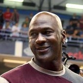 Nba, la canotta indossata da Jordan in Gara-3 delle Finals '98 venduta all'asta per 12,3 milioni