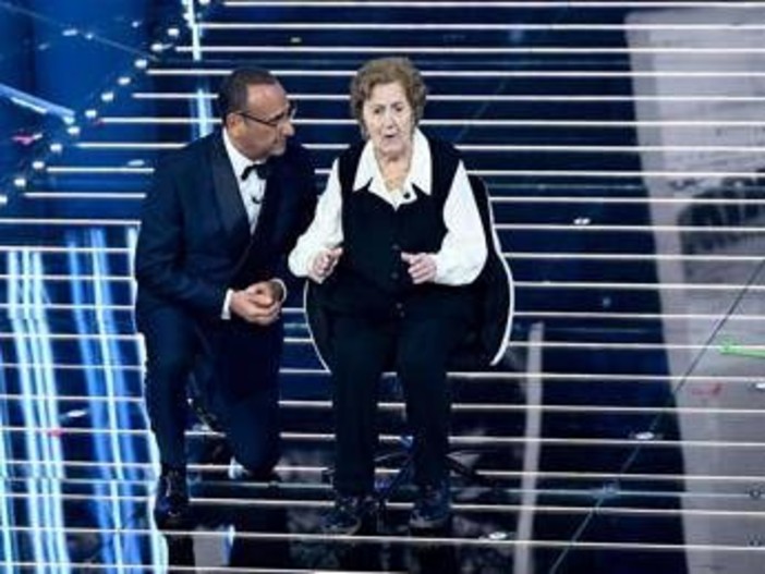 Sanremo, la 105enne Gianna Pratesi sul palco per un omaggio alla Repubblica Sanremo, la 105enne Gianna Pratesi sul palco per un omaggio alla Repubblica