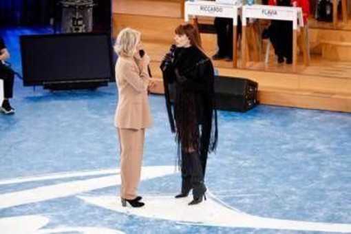 Amici, oggi domenica 9 novembre: ospiti Vanoni e Annalisa Amici, oggi domenica 9 novembre: ospiti Vanoni e Annalisa