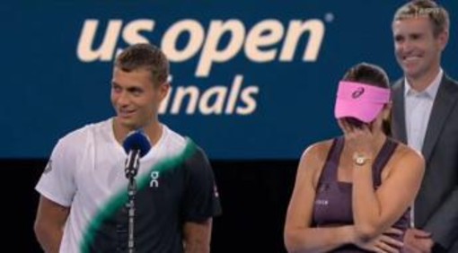 Us Open, Cobolli e la 'battutaccia' a Bencic: "Non in quel senso..." Us Open, Cobolli e la 'battutaccia' a Bencic: "Non in quel senso..."