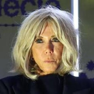 Brigitte Macron presenterà le prove che è nata donna nella causa contro un'influencer