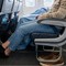 Lunghi viaggi in aereo? Guai a togliere le scarpe: i consigli anti trombosi Lunghi viaggi in aereo? Guai a togliere le scarpe: i consigli anti trombosi