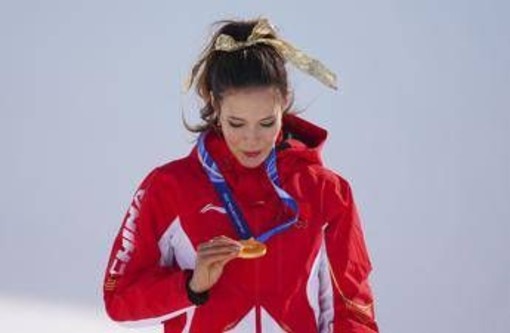 Milano Cortina, il dolore di Eileen Gu: vince l'oro olimpico, poi scopre di aver perso la nonna