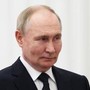 Mosca, droni ucraini contro aeroporti impediscono l'atterraggio di Putin