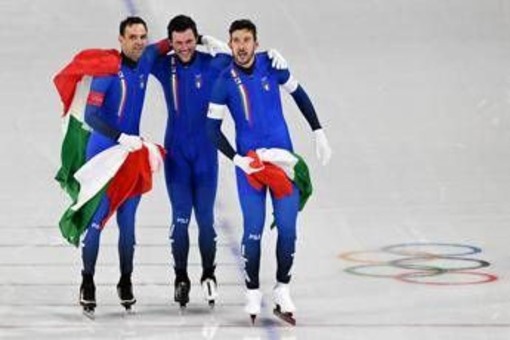 Milano Cortina, oro Italia in inseguimento squadre pattinaggio velocità: chi sono i campioni olimpici Ghiotto, Giovannini e Malfatti