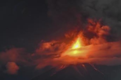 Paura in Guatemala, erutta il vulcano Fuego: allerta massima Paura in Guatemala, erutta il vulcano Fuego: allerta massima