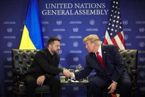 Ucraina, Zelensky vede Trump: "Vogliamo entrambi che la guerra finisca prima dell'inverno"