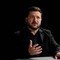 Zelensky racconta l'inizio della guerra: "I russi pensavano di conquistare Kiev in tre giorni. Avevano già le uniformi per la parata" Zelensky racconta l'inizio della guerra: "I russi pensavano di conquistare Kiev in tre giorni. Avevano già le uniformi per la parata"