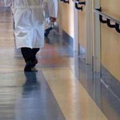 Cadde a terra in ospedale durante un Tso e morì dopo 18 mesi, famiglia risarcita con 2 milioni di euro