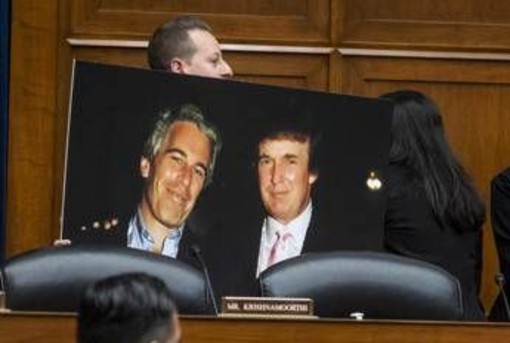 Caso Epstein, pubblicati 8mila documenti: Trump ha viaggiato sull'aereo del finanziere