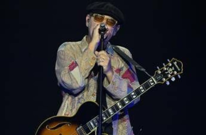 Luca Carboni: "Si può nascere due volte". Il suo concerto una messa laica che emoziona