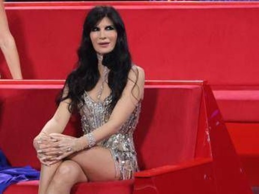 Pamela Prati rivela: "Mi sono proposta per Sanremo, voglio partecipare". E Balivo punzecchia Pamela Prati rivela: "Mi sono proposta per Sanremo, voglio partecipare". E Balivo punzecchia