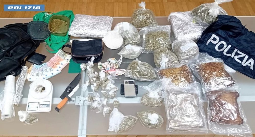 Spacciava in stazione, arrestato a Roma 22enne con 7 Kg di droga Spacciava in stazione, arrestato a Roma 22enne con 7 Kg di droga