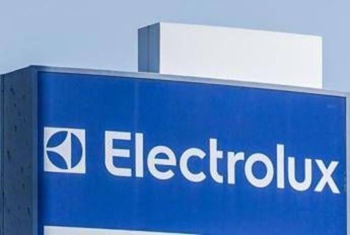 Electrolux, Urso: "Nuovo piano entro ottobre, prossimo tavolo il 29 al Mimit" Electrolux, Urso: "Nuovo piano entro ottobre, prossimo tavolo il 29 al Mimit"