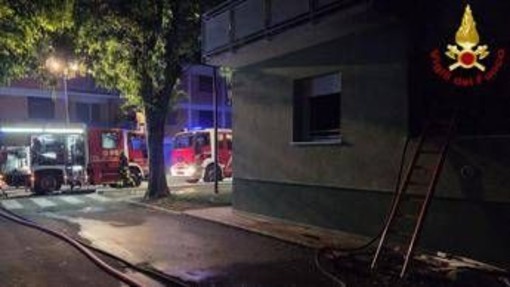 Dramma a Lucca, incendio nella notte a San Vito: 2 morti e 13 feriti Dramma a Lucca, incendio nella notte a San Vito: 2 morti e 13 feriti