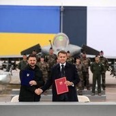 Ucraina, dalla Francia fino a 100 caccia Rafale: la svolta tecnologica nel momento buio di Kiev