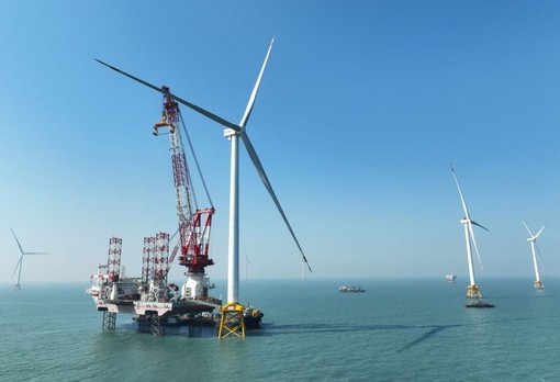 Cina, in funzione la prima piattaforma eolica galleggiante da 16 MW Cina, in funzione la prima piattaforma eolica galleggiante da 16 MW