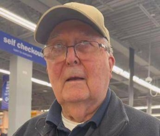 "Ho 88 anni e devo lavorare", il web gli dona 1 milione e lo manda in pensione "Ho 88 anni e devo lavorare", il web gli dona 1 milione e lo manda in pensione