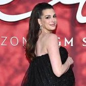 Anne Hathaway torna con 'Verity': "Oggi si può scegliere la propria verità, è inquietante"